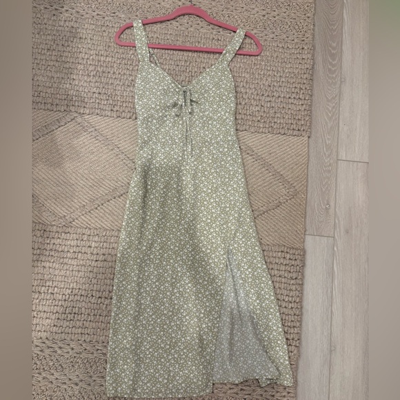 Abercrombie & Fitch Dresses & Skirts - Abercrombie and fitch floral midi dress